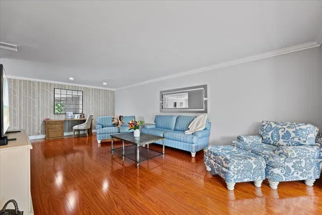 Residence photo 8
