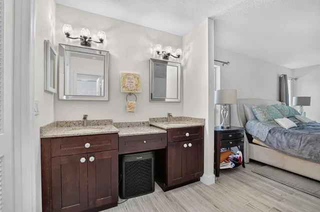 Unit 20 photo 18