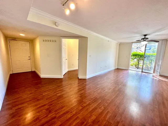 Unit 105 photo 4