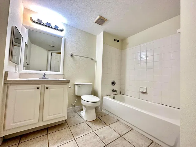 Unit 105 photo 5