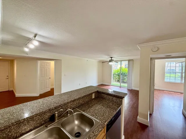 Unit 105 photo 6