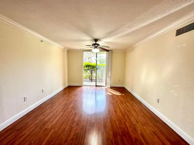 Unit 105 photo 17