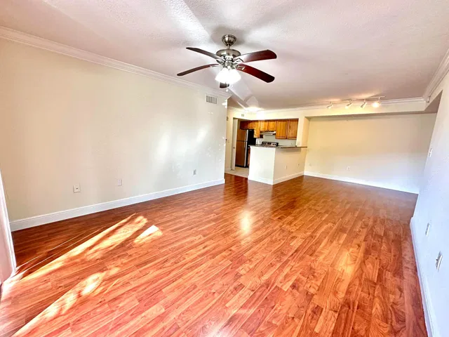 Unit 105 photo 18