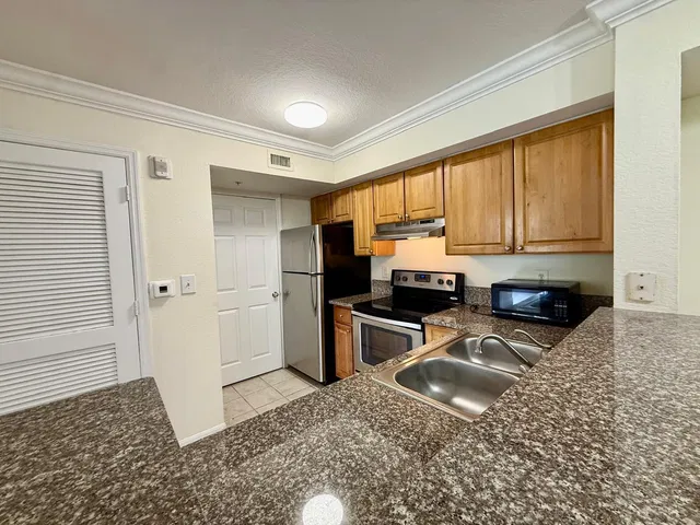 Unit 105 photo 26
