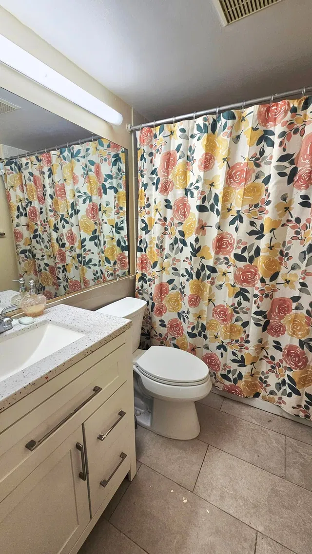 Unit G1 photo 18