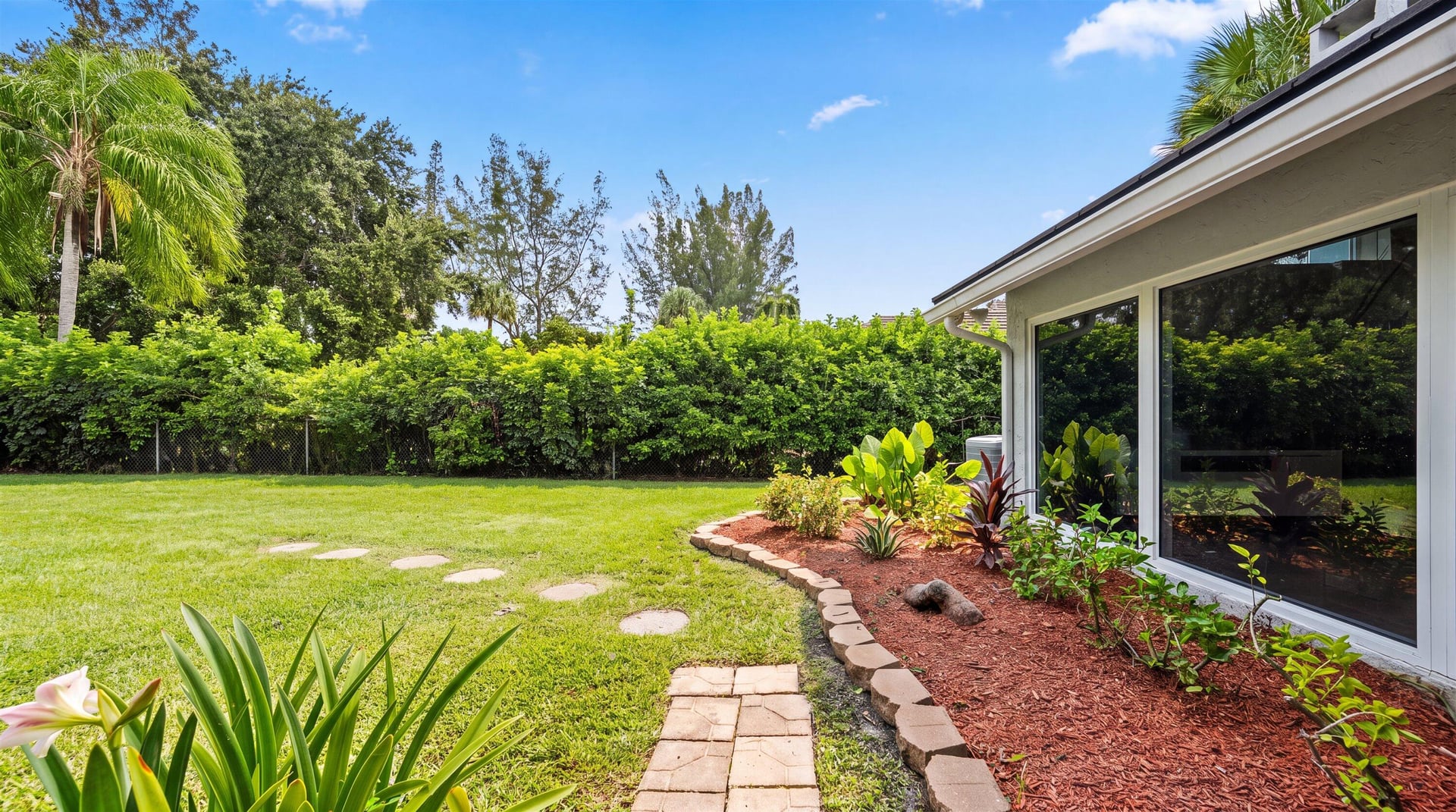 Pinewood Residence photo 57