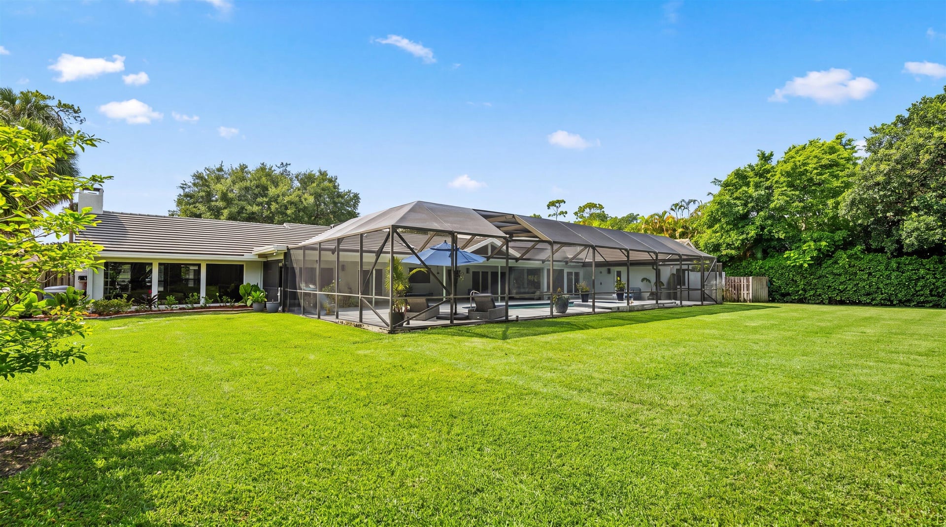Pinewood Residence photo 60