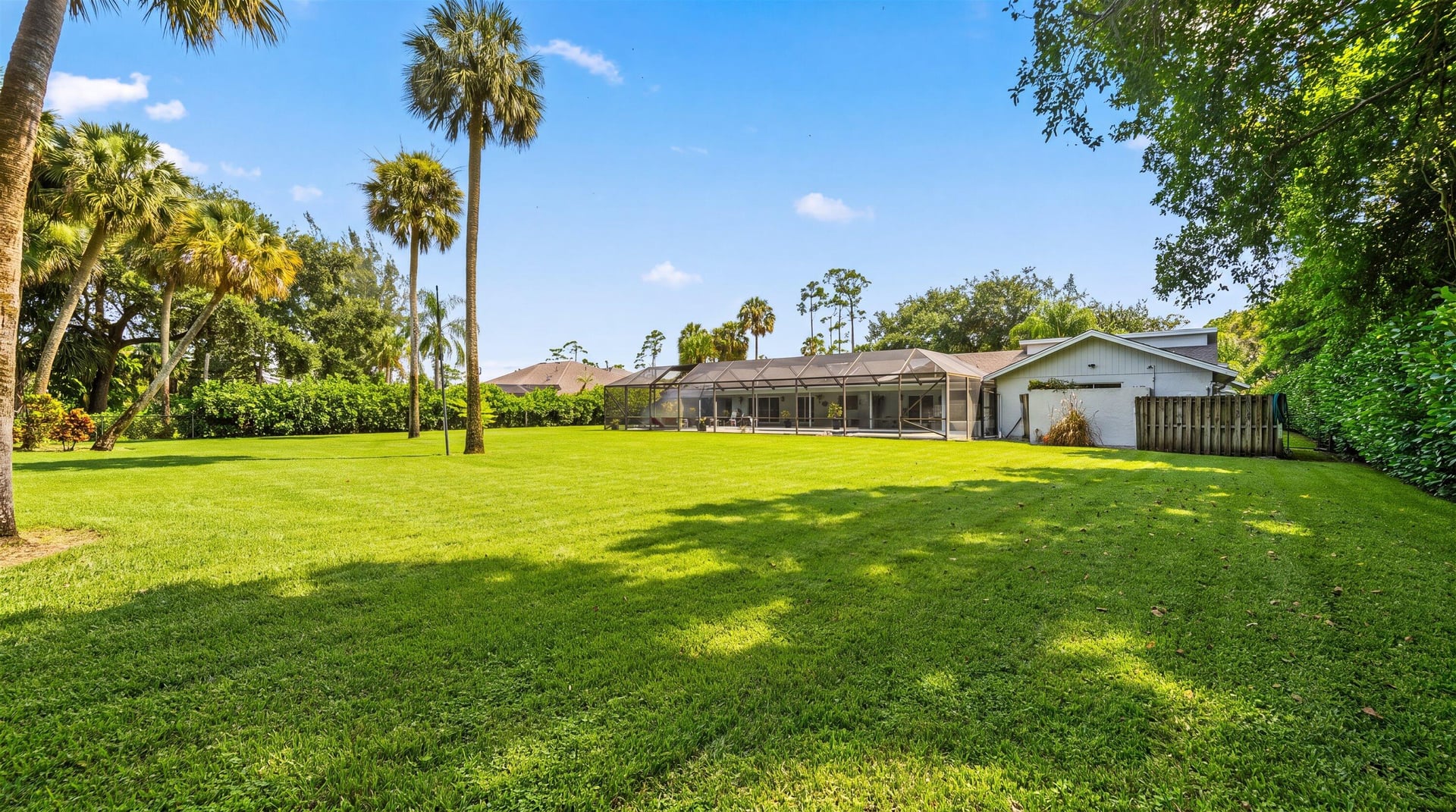 Pinewood Residence photo 63