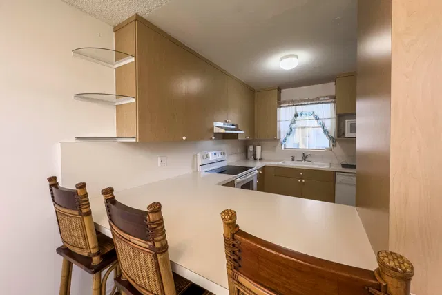 Unit 204 photo 6