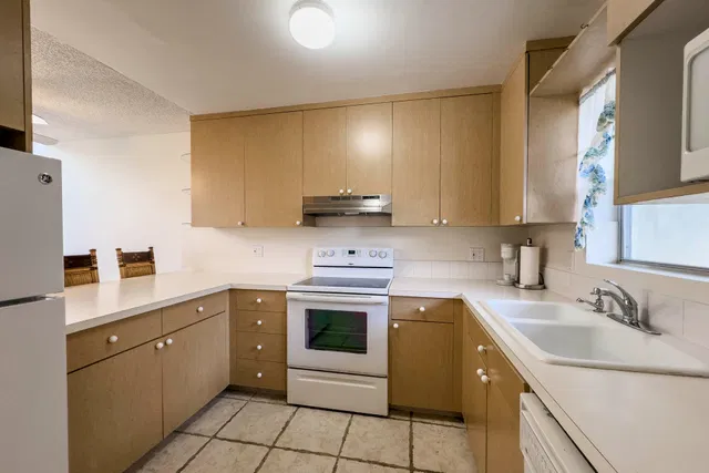 Unit 204 photo 7