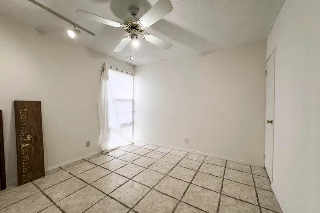 Unit 204 photo 11