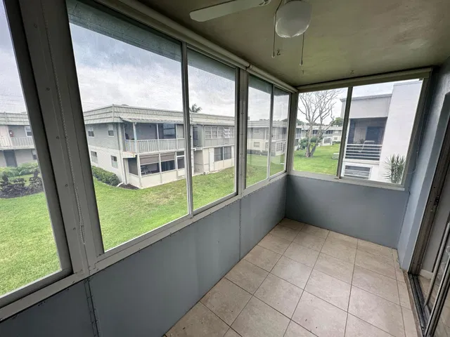 Residence photo 18