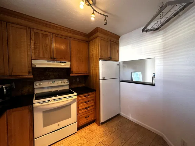 Unit 106 photo 5