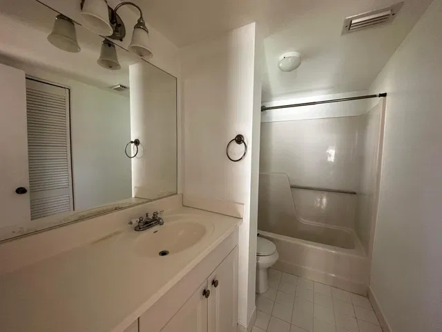 Unit 106 photo 8