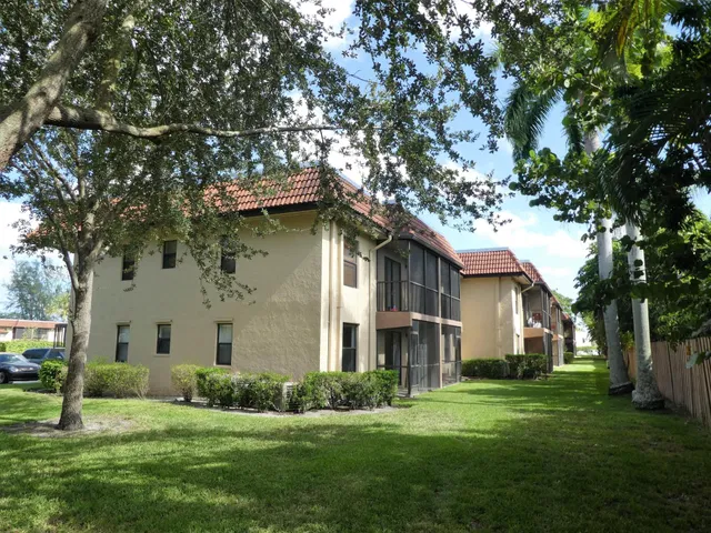 Unit 106 photo 20