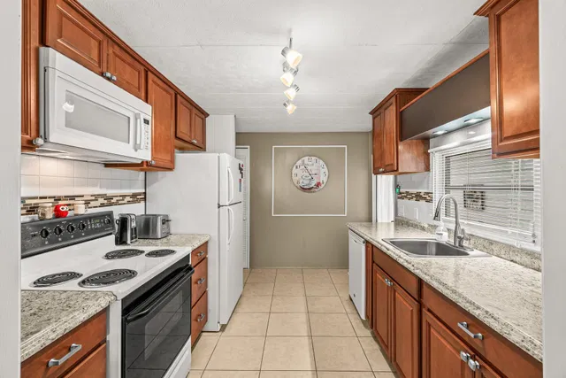  Residence photo 6