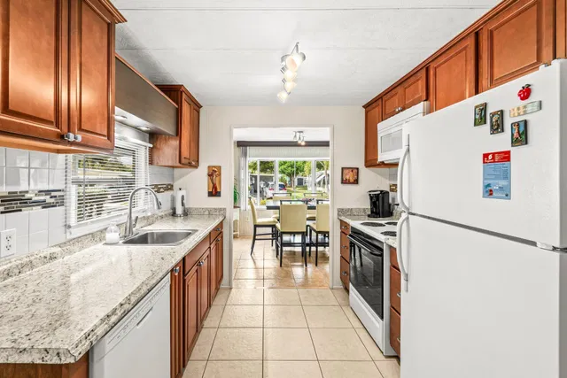  Residence photo 9