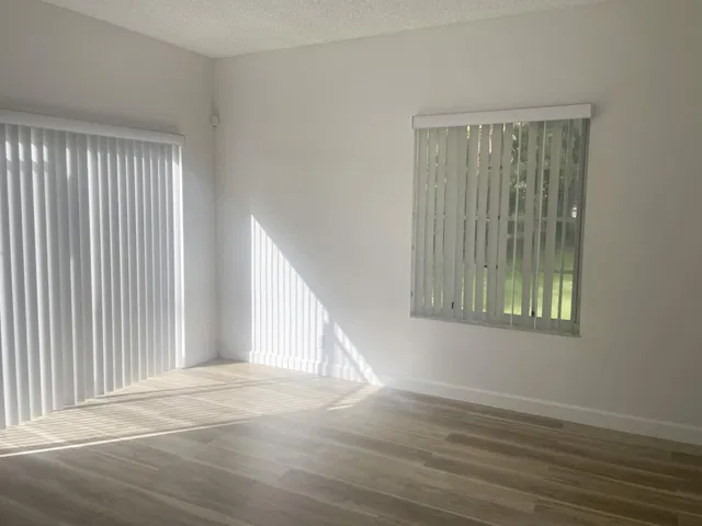Unit 55 photo 3