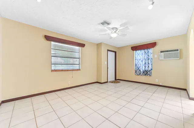 West Palm Beach Residence photo 26