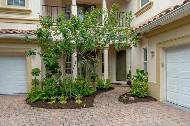 Residence photo 3