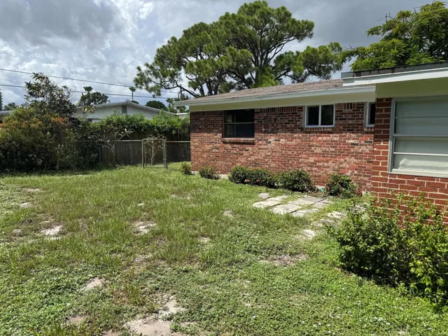 Residence photo 2