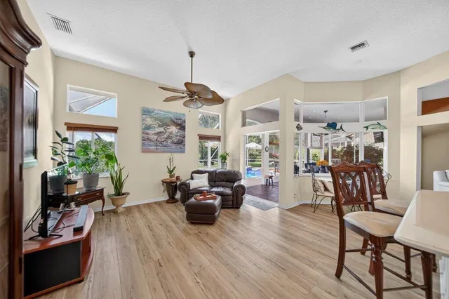 Residence photo 9