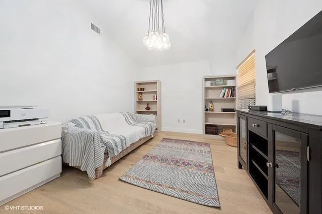 Residence photo 2