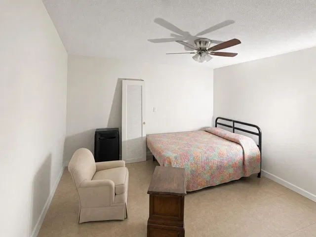 Unit 1116 photo 2