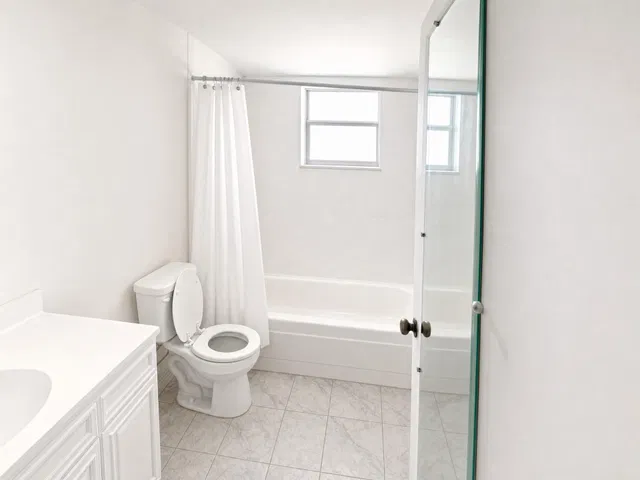 Unit 1116 photo 3