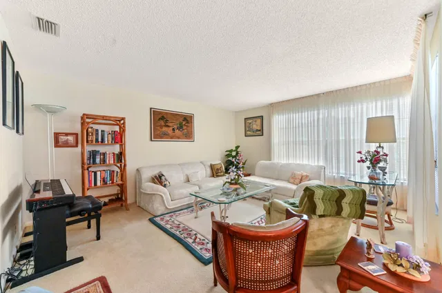 Residence photo 6