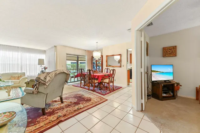 Residence photo 8