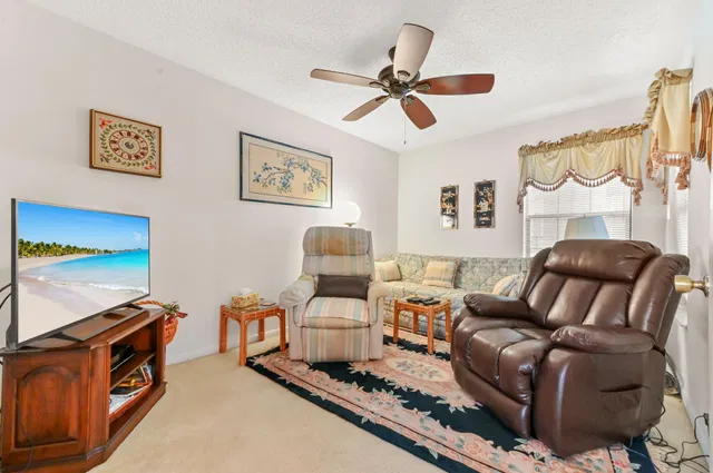 Residence photo 16