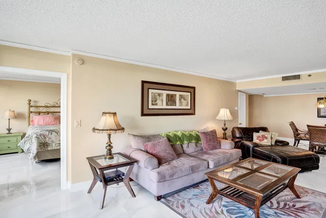 Unit 405 photo 14
