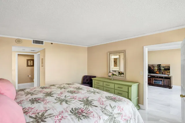 Unit 405 photo 15