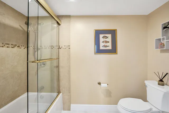Unit 405 photo 19
