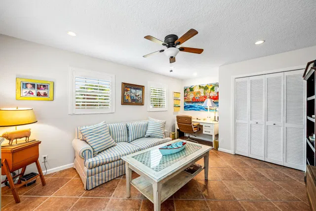 Residence photo 12
