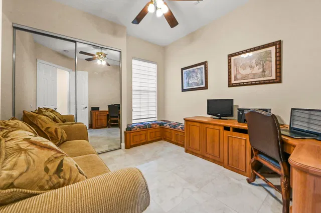 Residence photo 18