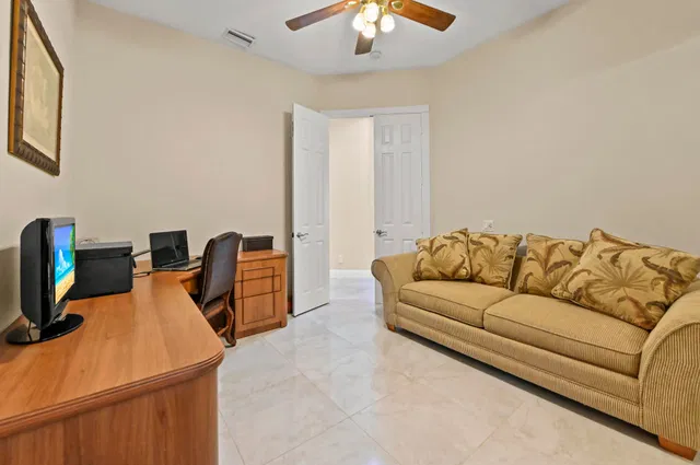 Residence photo 19