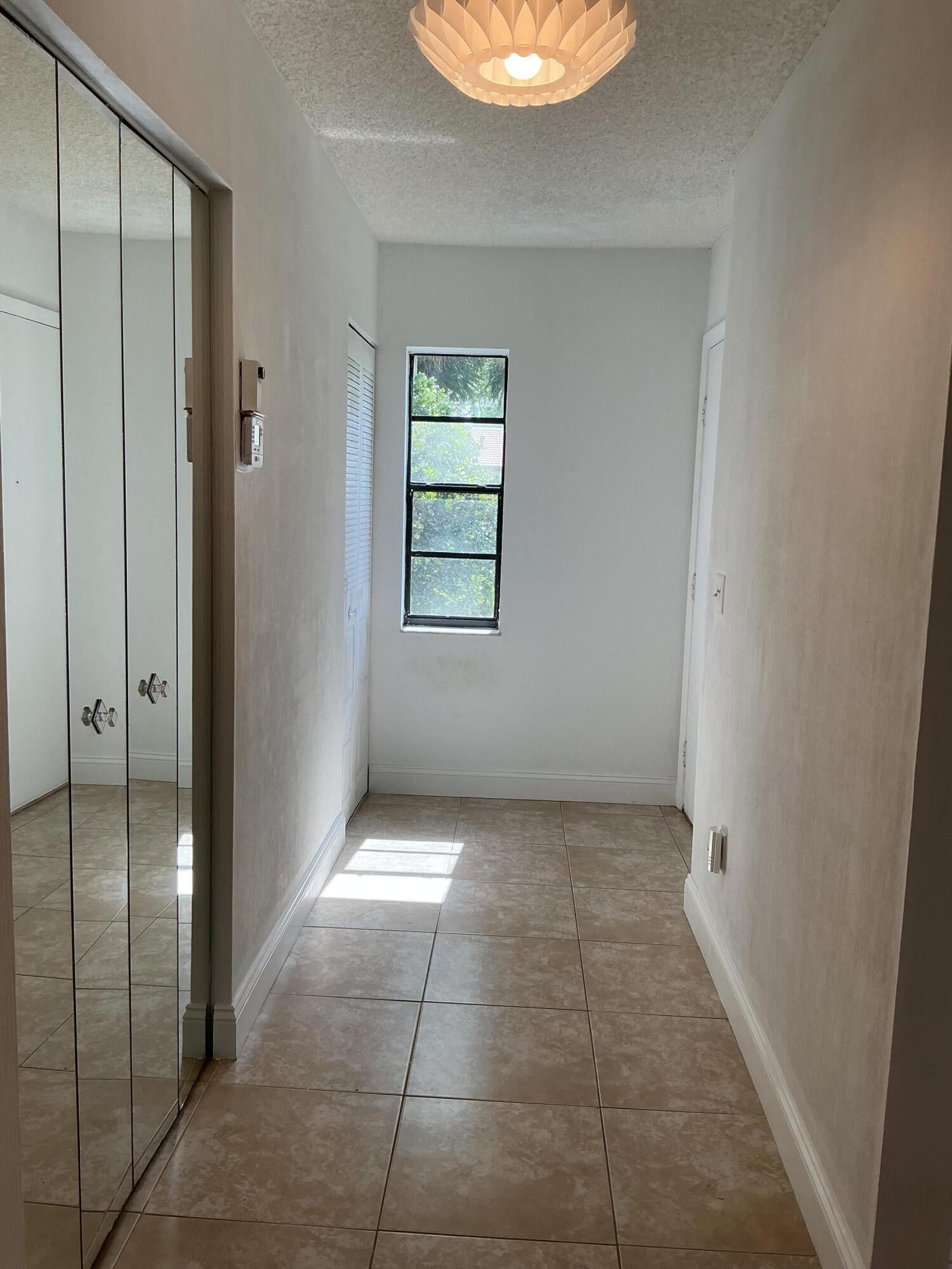 Unit H photo 2