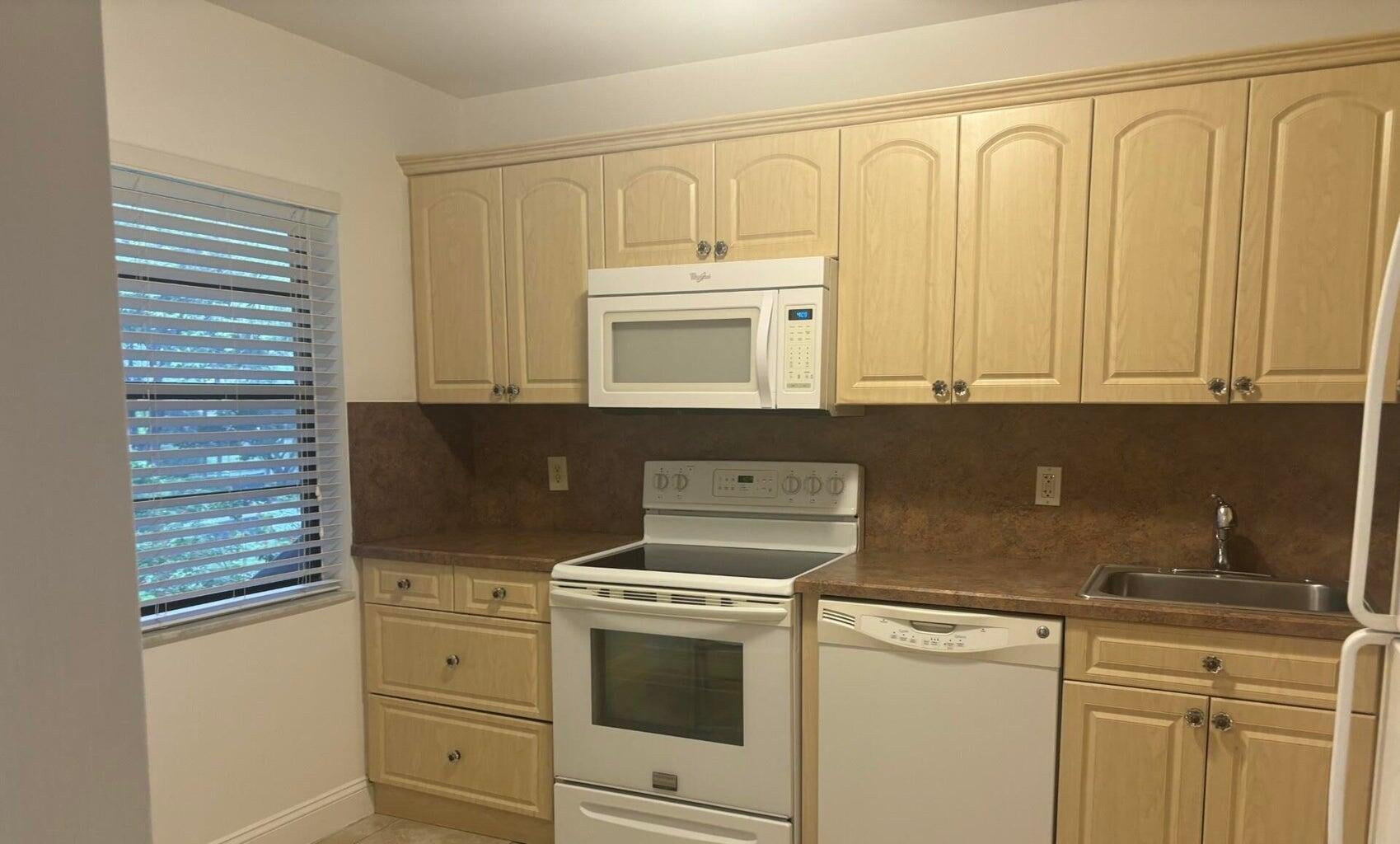 Unit H photo 3