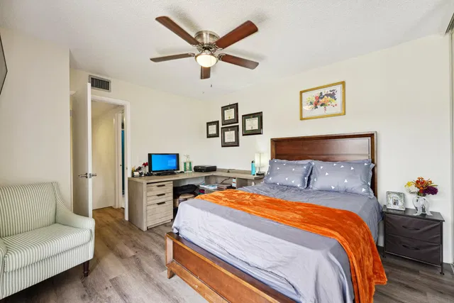 Residence photo 8