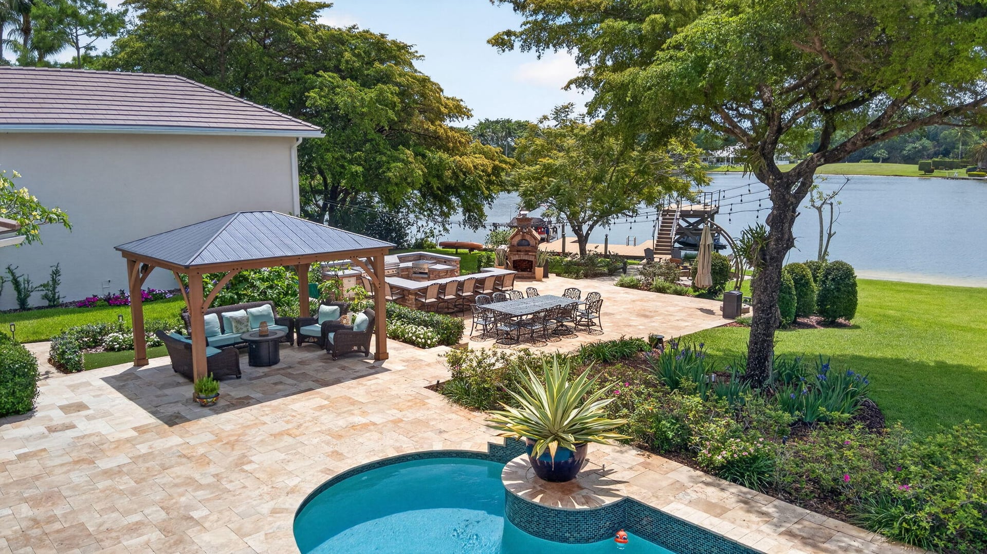 Residence photo 2
