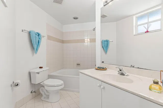 Unit 207 photo 12