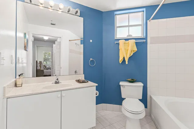 Unit 207 photo 18