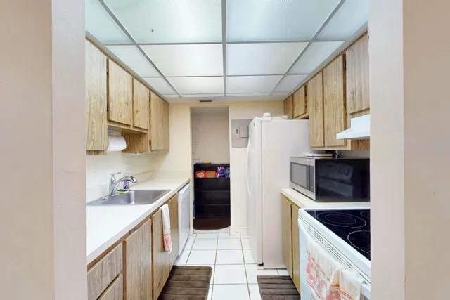 Unit F3 photo 18