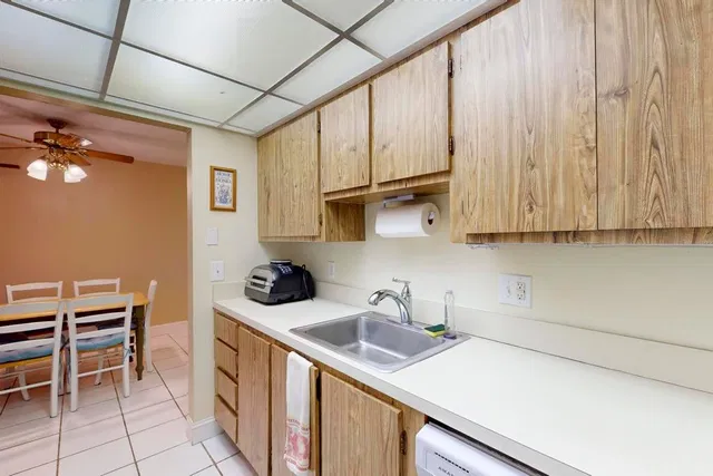Unit F3 photo 22