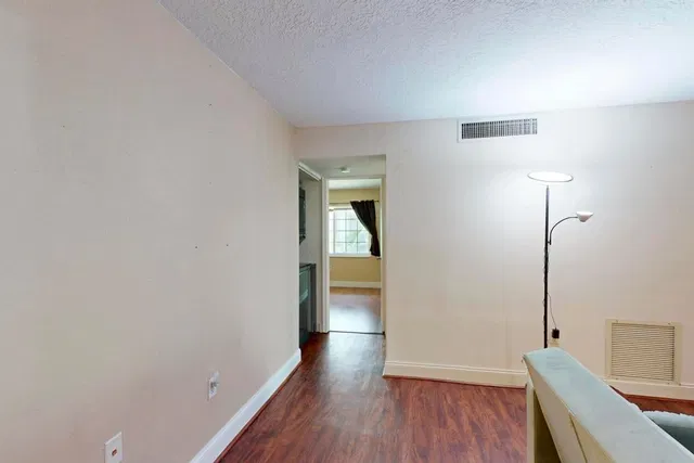 Unit F3 photo 35