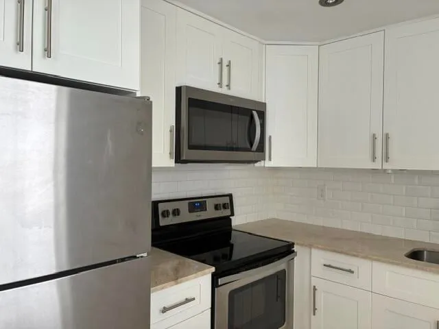 Unit 418 photo 3