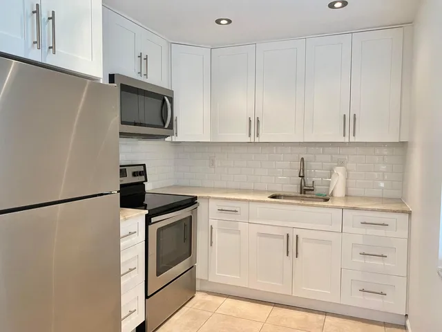 Unit 418 photo 6