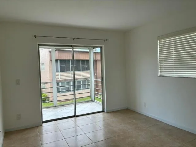 Unit 418 photo 10